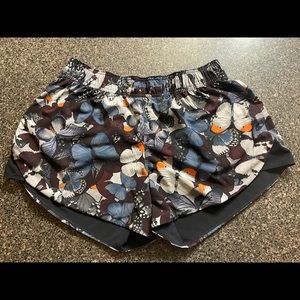 Lululemon shorts size 12- reversable
